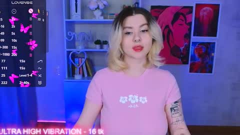 Snapshot of cutie_mili chatting on 03.11.25 mili online show from 03.11.25