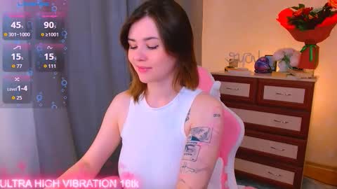 Snapshot of cutie_mili chatting on 09.29.25 mili online show from 09.29.25