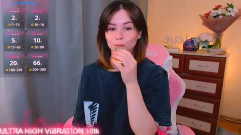 Snapshot of cutie_mili chatting on 10.11.25 mili online show from 10.11.25