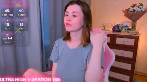 Snapshot of cutie_mili chatting on 10.15.25 mili online show from 10.15.25