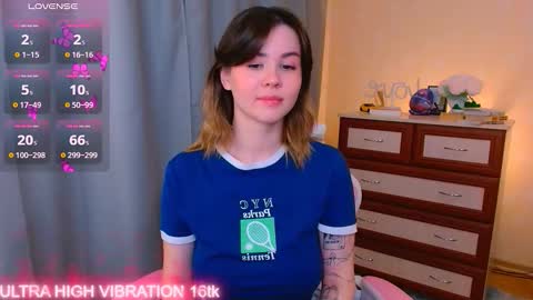 Snapshot of cutie_mili chatting on 10.17.25 mili online show from 10.17.25