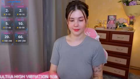 Snapshot of cutie_mili chatting on 10.21.25 mili online show from 10.21.25