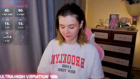 Snapshot of cutie_mili chatting on 10.25.25 mili online show from 10.25.25