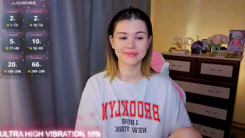 Snapshot of cutie_mili chatting on 11.05.25 mili online show from 11.05.25