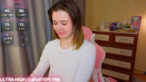 Snapshot of cutie_mili chatting on 11.13.25 mili online show from 11.13.25