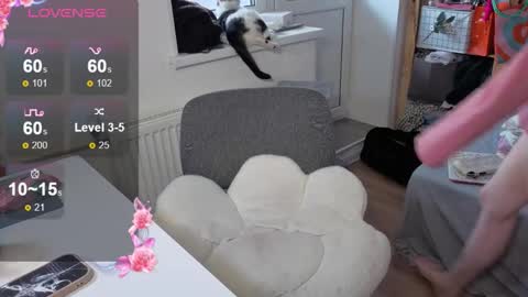 Snapshot of cutiepiealice chatting on 10.22.25 Alice online show from 10.22.25