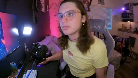 Snapshot of cutiepiescarlett chatting on 05.22.26 cutiepiescarlett online show from 05.22.26