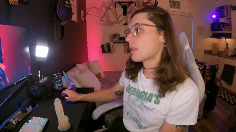 Snapshot of cutiepiescarlett chatting on 05.24.26 cutiepiescarlett online show from 05.24.26