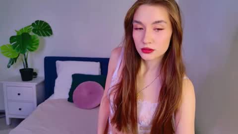 Snapshot of cutiewuwu chatting on 03.09.26 Vivienne online show from 03.09.26