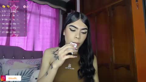 Snapshot of cuttebabe_ chatting on 01.12.25 Sophia online show from 01.12.25