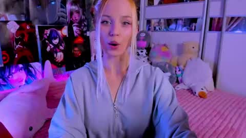 Snapshot of cuttie_ponyy chatting on 06.10.26 Nora online show from 06.10.26