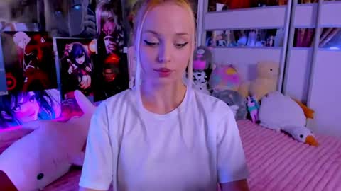 Snapshot of cuttie_ponyy chatting on 06.25.26 Nora online show from 06.25.26