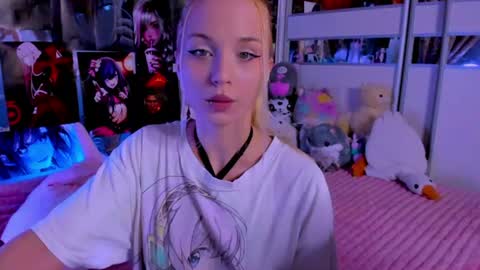 Snapshot of cuttie_ponyy chatting on 07.09.26 Nora online show from 07.09.26