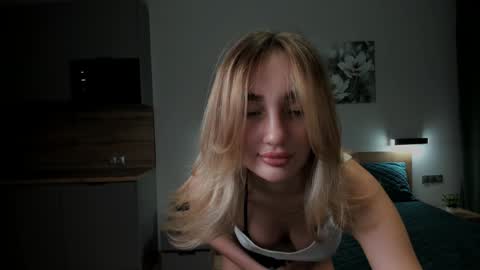 CuttieChloe online show from 12.18.24