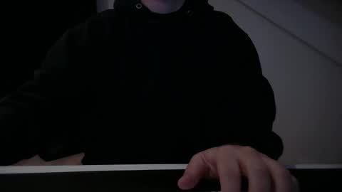 cuttop2373844 online show from 11.27.25