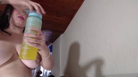 Snapshot of cuty_sexy_hotxx chatting on 10.21.25 LIZETH online show from 10.21.25