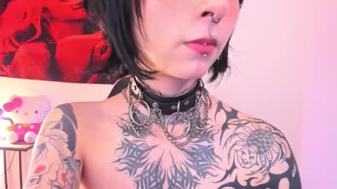 cel I am independent Help me reach 200 thumbs up uwu online show from 10.22.25