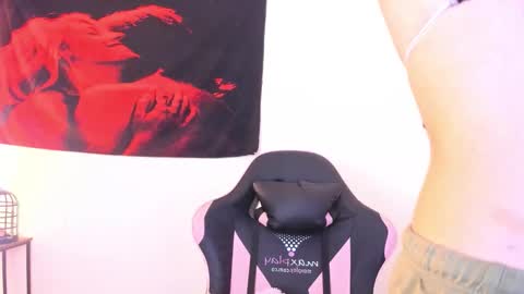 cel I am independent Help me reach 200 thumbs up uwu online show from 12.03.25