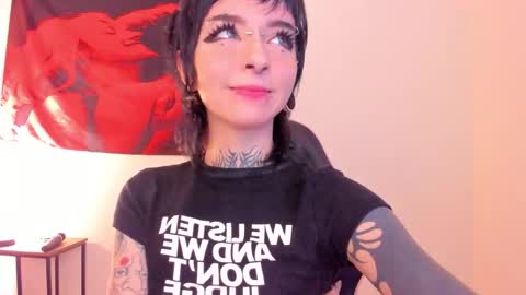 cel I am independent Help me reach 200 thumbs up uwu online show from 03.13.26