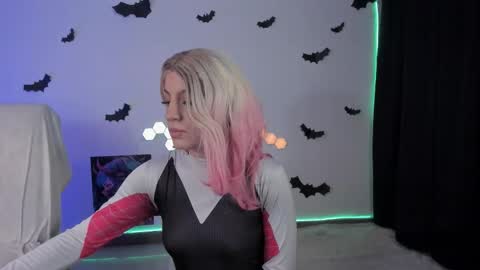 Snapshot of cyberzoe chatting on 10.19.25 cyber zoe online show from 10.19.25