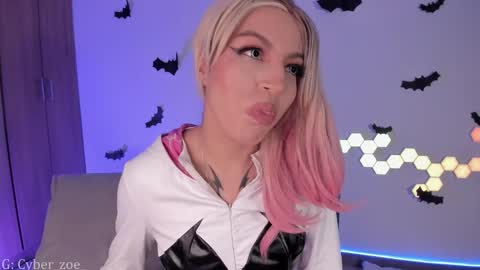 Snapshot of cyberzoe chatting on 10.29.25 cyber zoe online show from 10.29.25