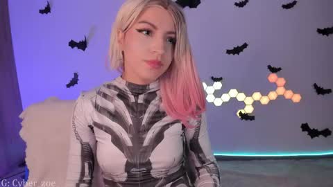 Snapshot of cyberzoe chatting on 11.05.25 cyber zoe online show from 11.05.25