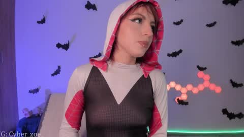 Snapshot of cyberzoe chatting on 11.06.25 cyber zoe online show from 11.06.25