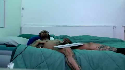 Snapshot of cyrusveal3 chatting on 06.11.26 SkinnyTattedGuy online show from 06.11.26