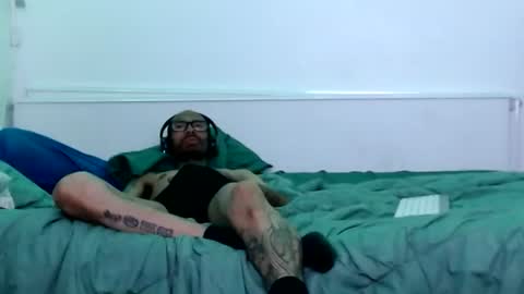 Snapshot of cyrusveal3 chatting on 06.13.26 SkinnyTattedGuy online show from 06.13.26