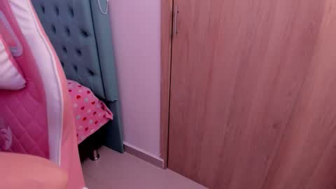 Snapshot of d___darling chatting on 11.06.25 darling online show from 11.06.25