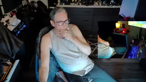 Snapshot of d_j_strokes chatting on 04.26.26 Dave online show from 04.26.26
