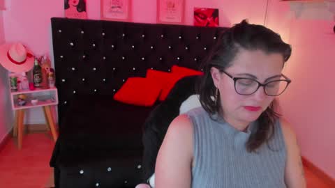 Mia  online show from 01.08.25