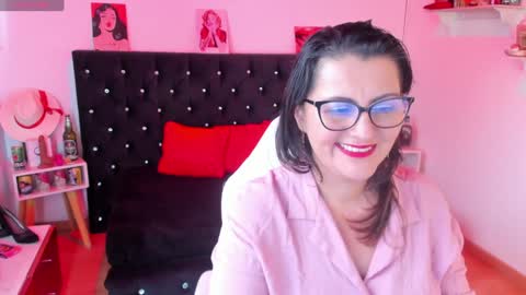 Mia  online show from 01.15.25