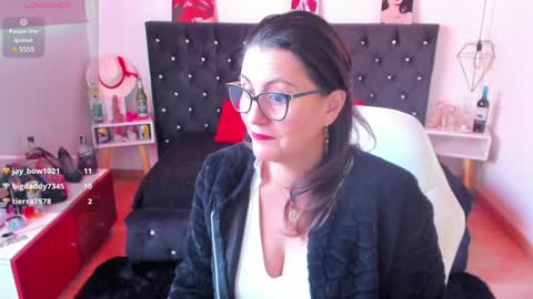 Mia  online show from 01.17.25