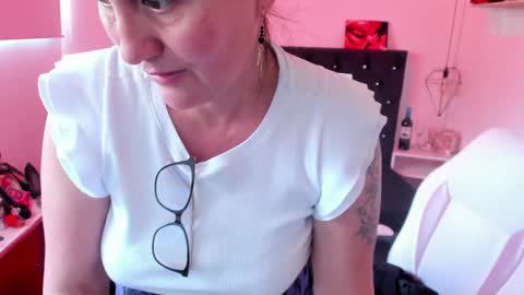 Mia  online show from 01.19.25