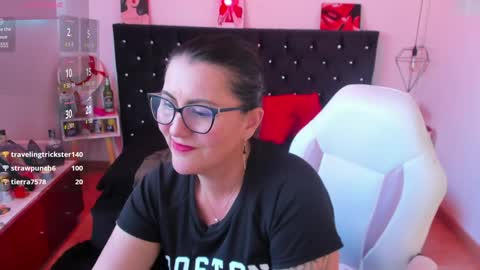 Mia  online show from 01.20.25