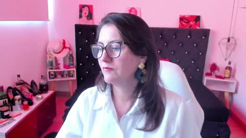 Mia  online show from 01.21.25
