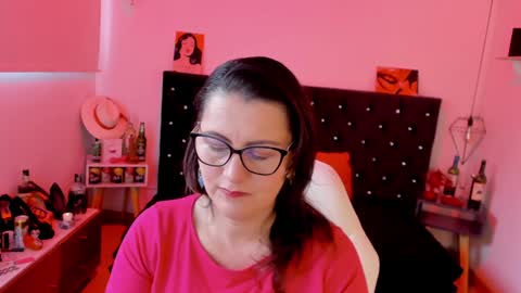Mia  online show from 01.23.25