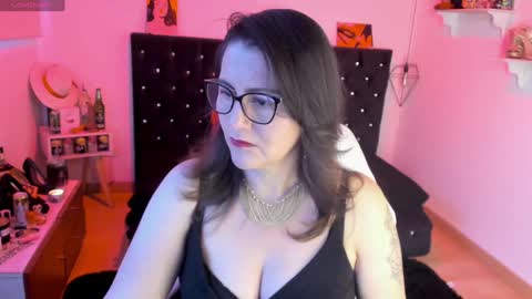 Mia  online show from 01.24.25
