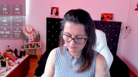 Mia  online show from 01.28.25