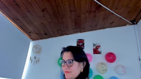 Mia  online show from 02.01.25