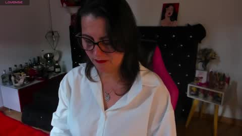 Mia  online show from 02.19.25