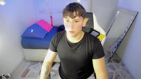 Snapshot of d_moneyy_ chatting on 12.23.25 teddy online show from 12.23.25