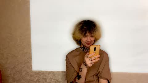 Snapshot of daaamnmeow chatting on 10.19.25 daaamnmeow online show from 10.19.25