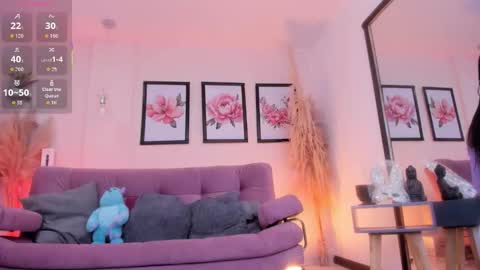 Snapshot of daaniela_moon chatting on 10.24.25 Daniela online show from 10.24.25