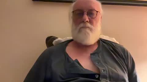 Snapshot of daddy341177 chatting on 12.04.24 daddy341177 online show from 12.04.24