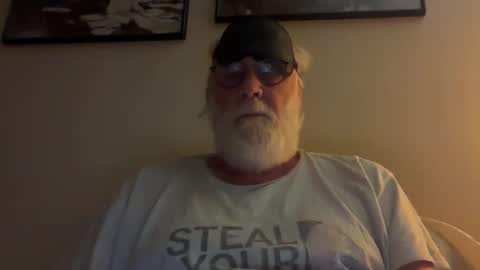Snapshot of daddy341177 chatting on 10.09.25 daddy341177 online show from 10.09.25