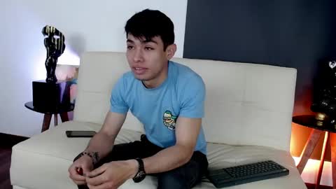 Snapshot of daddy_juancho82 chatting on 05.25.26 juancho online show from 05.25.26