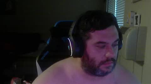 Snapshot of daddybody4u chatting on 10.15.25 daddybody4u online show from 10.15.25