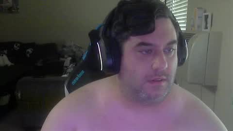 Snapshot of daddybody4u chatting on 10.26.25 daddybody4u online show from 10.26.25